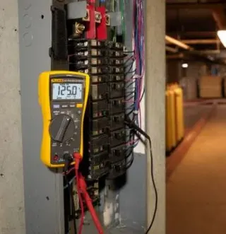 FLUKE 117 True-RMS multimeter VoltAlert, LoZ og 6000 tellinger 