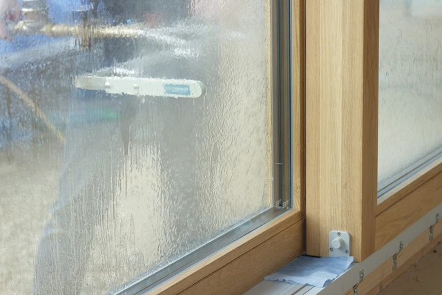 System for lekkasjetesting med vannspray 