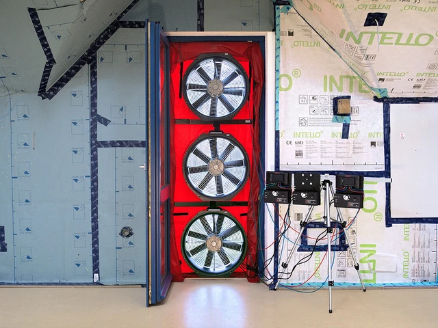 Minneapolis BlowerDoor MultipleFan 