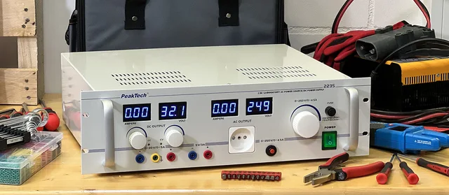 PeakTech® P 2235» Skilletransformator Justerbar, 1000 W, 0–30 V/5 A 