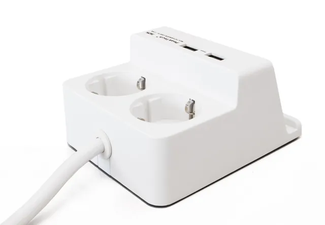 PeakTech® P 3125» 2 x 230 V Schuko and 2 x USB charger with 2.5 A 