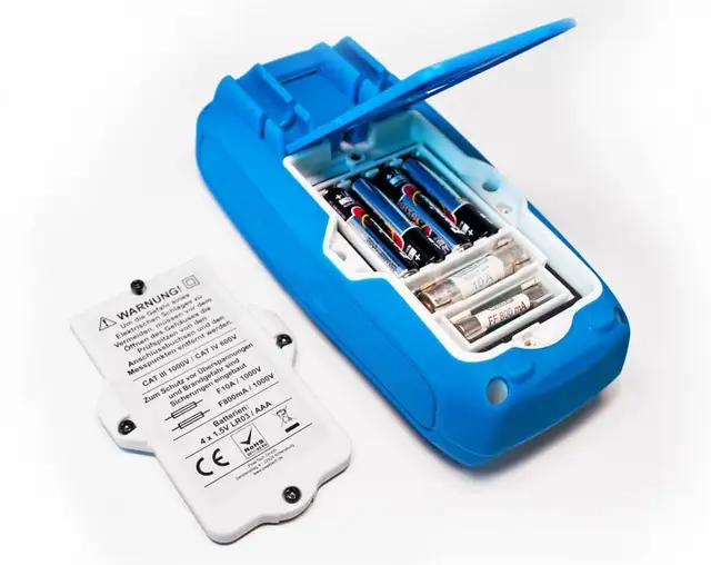 PeakTech® P 3443» Digitalt multimeter 6000 tellinger, IP67 