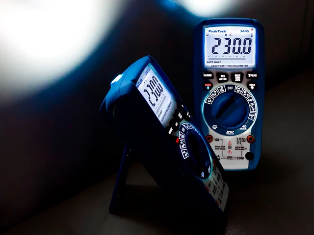 PeakTech® P 3445» Digitalt multimeter TrueRMS 6000 tellinger, IP67, BT 