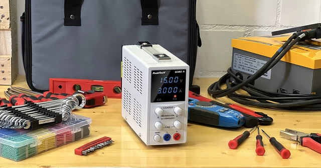 PeakTech® P 6080 A Digital laboratoriestrømforsyning 