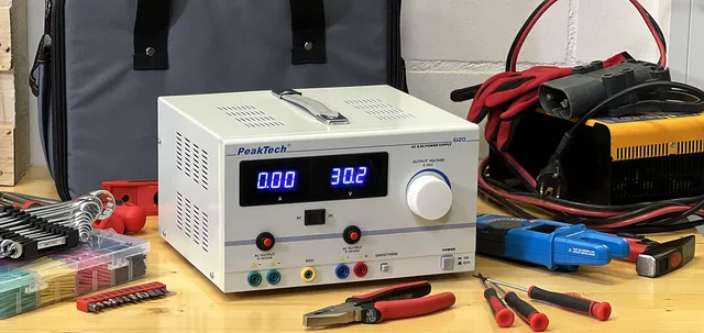 PeakTech® P 6120 AC/DC laboratoriestrømforsyning 