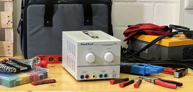 PeakTech® P 6125 AC/DC laboratoriestrømforsyning 