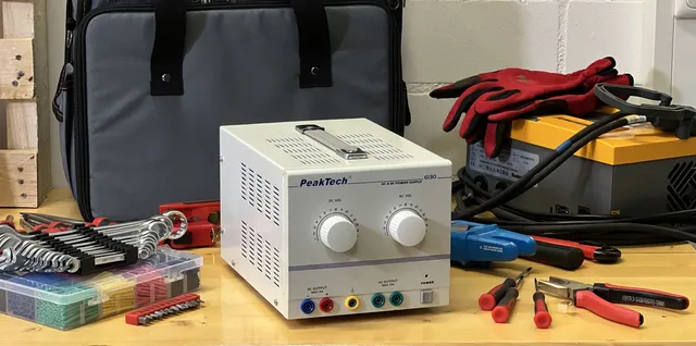 PeakTech® P 6130 AC/DC-laboratoriestrømforsyning 